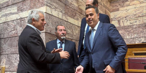 Η επιστροφή των «γαλάζιων μασάζ» - Τους βουλευτές της ΝΔ ενημερώνει ο Σταύρος Παπασταύρου Η επιστροφή των «γαλάζιων μασάζ» - Τους βουλευτές της ΝΔ ενημερώνει ο Σταύρος Παπασταύρου