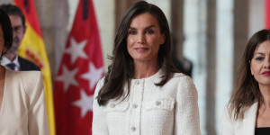 Παρέλαση γαλαζοαίματων στην πρώτη Θεία Λειτουργία του Πάπα Λέοντα στο Βατικανό Παρέλαση γαλαζοαίματων στην πρώτη Θεία Λειτουργία του Πάπα Λέοντα στο Βατικανό