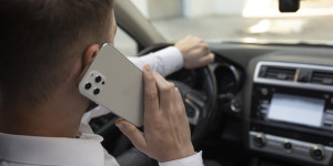 Τα κινητά τηλέφωνα ευθύνονται για την απόσπαση προσοχής των οδηγών - Ποσοστά που σοκάρουν Τα κινητά τηλέφωνα ευθύνονται για την απόσπαση προσοχής των οδηγών - Ποσοστά που σοκάρουν
