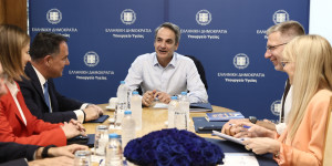 O Κυριάκος Μητσοτάκης στο υπουργείο Υγείας - Το 1566, ο νέος τηλεφωνικός αριθμός για το ΕΣΥ O Κυριάκος Μητσοτάκης στο υπουργείο Υγείας - Το 1566, ο νέος τηλεφωνικός αριθμός για το ΕΣΥ