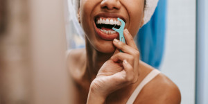 Έξυπνο flosser: Το οδοντικό νήμα που μετρά κορτιζόλη και δίνει τεστ στρες σε 10 λεπτά Έξυπνο flosser: Το οδοντικό νήμα που μετρά κορτιζόλη και δίνει τεστ στρες σε 10 λεπτά