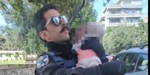 Συγκλονίζει ο αστυνομικός που κράτησε το βρέφος: Ήταν μπλε από το κλάμα - Δεν βίωσα ξανά κάτι τέτοιο Συγκλονίζει ο αστυνομικός που κράτησε το βρέφος: Ήταν μπλε από το κλάμα - Δεν βίωσα ξανά κάτι τέτοιο