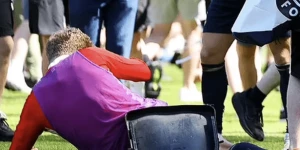 Σκωτία: Ποδοσφαιριστής τραυματίστηκε από αντικείμενο που πέταξε οπαδός της ομάδας του! Σκωτία: Ποδοσφαιριστής τραυματίστηκε από αντικείμενο που πέταξε οπαδός της ομάδας του!