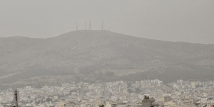 «Πνίγηκε» η Αττική από την αφρικανική σκόνη σήμερα - Πότε θα καθαρίσει η ατμόσφαιρα «Πνίγηκε» η Αττική από την αφρικανική σκόνη σήμερα - Πότε θα καθαρίσει η ατμόσφαιρα