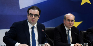 Συναγερμός στην Αθήνα από την ανάφλεξη στη Μέση Ανατολή: Εφιαλτικά σενάρια για την οικονομία Συναγερμός στην Αθήνα από την ανάφλεξη στη Μέση Ανατολή: Εφιαλτικά σενάρια για την οικονομία