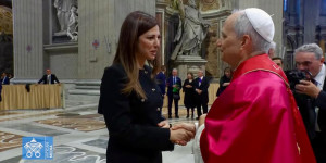 Βατικανό: Συνάντηση της υπουργού Παιδείας με τον νέο Ποντίφηκα μετά την ενθρόνισή του Βατικανό: Συνάντηση της υπουργού Παιδείας με τον νέο Ποντίφηκα μετά την ενθρόνισή του