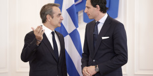 Επίτροπος Χούκστρα σε Μητσοτάκη: Εντυπωσιακά όσα έχετε κάνει με την οικονομία και την πράσινη ανάπτυξη Επίτροπος Χούκστρα σε Μητσοτάκη: Εντυπωσιακά όσα έχετε κάνει με την οικονομία και την πράσινη ανάπτυξη