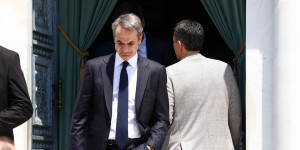 Χρήστος Ροκόφυλλος: Συγκίνηση στο «τελευταίο αντίο» - Παρών και ο Κυριάκος Μητσοτάκης Χρήστος Ροκόφυλλος: Συγκίνηση στο «τελευταίο αντίο» - Παρών και ο Κυριάκος Μητσοτάκης