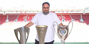Μαρινάκης στο «ερυθρόλευκο» ντοκιμαντέρ: «Ο Ολυμπιακός ανήκει σε όλους» Μαρινάκης στο «ερυθρόλευκο» ντοκιμαντέρ: «Ο Ολυμπιακός ανήκει σε όλους»