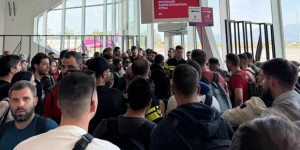 Συνεχίζεται η απίστευτη ταλαιπωρία Ελλήνων φιλάθλων στο Κουταΐσι που ψάχνουν... μέχρι και νερό! Συνεχίζεται η απίστευτη ταλαιπωρία Ελλήνων φιλάθλων στο Κουταΐσι που ψάχνουν... μέχρι και νερό!