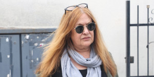 Η Τζόυς Ευείδη απαντά στον Θανάση Αλευρά: «Εγώ είμαι και γριά, έχω και αυχενικό, είμαι και λεχώνα» Η Τζόυς Ευείδη απαντά στον Θανάση Αλευρά: «Εγώ είμαι και γριά, έχω και αυχενικό, είμαι και λεχώνα»