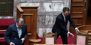 Φάμελλος κατά Κασσελάκη μετά την «κωλοτούμπα»: Μικροκομματικά παιχνίδια με το έγκλημα των Τεμπών Φάμελλος κατά Κασσελάκη μετά την «κωλοτούμπα»: Μικροκομματικά παιχνίδια με το έγκλημα των Τεμπών