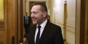 Στουρνάρας για Novartis: Υποκινούμενοι οι προστατευόμενοι μάρτυρες - «Βολές» για τον ΣΥΡΙΖΑ Στουρνάρας για Novartis: Υποκινούμενοι οι προστατευόμενοι μάρτυρες - «Βολές» για τον ΣΥΡΙΖΑ