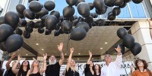 «Εμείς όταν καιγόμασταν τι ελαφρυντικά είχαμε;»: Οργή των συγγενών με την απόφαση για το Μάτι «Εμείς όταν καιγόμασταν τι ελαφρυντικά είχαμε;»: Οργή των συγγενών με την απόφαση για το Μάτι