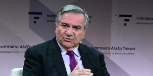 Καστανίδης σε ρόλο γκεστ σταρ Καστανίδης σε ρόλο γκεστ σταρ