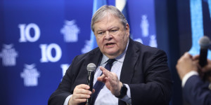 Βενιζέλος για Μονή Σινά: Νομοθετική πρωτοβουλία η λύση - Να μη διαταραχτούν οι σχέσεις με Αίγυπτο Βενιζέλος για Μονή Σινά: Νομοθετική πρωτοβουλία η λύση - Να μη διαταραχτούν οι σχέσεις με Αίγυπτο