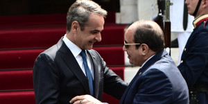 Μονή Σινά: Το παρασκήνιο του διπλωματικού θρίλερ - Επικίνδυνα παιχνίδια, νυχτερινές εξηγήσεις Μονή Σινά: Το παρασκήνιο του διπλωματικού θρίλερ - Επικίνδυνα παιχνίδια, νυχτερινές εξηγήσεις