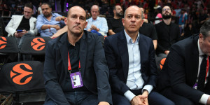 Στον αέρα οι τελικοί: Αγγελόπουλοι σε Βρούτση - «Δεν θα καθίσουμε στο τραπέζι με τον Γιαννακόπουλο» Στον αέρα οι τελικοί: Αγγελόπουλοι σε Βρούτση - «Δεν θα καθίσουμε στο τραπέζι με τον Γιαννακόπουλο»