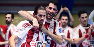 Ολυμπιακός - ΑΕΚ 31-26: Οι ερυθρόλευκοι έκαναν το 2-0 και «αγγίζουν» τον τίτλο Ολυμπιακός - ΑΕΚ 31-26: Οι ερυθρόλευκοι έκαναν το 2-0 και «αγγίζουν» τον τίτλο