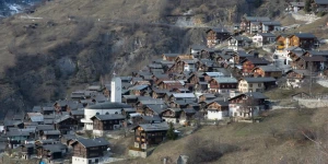 Αλπικό χωριό κάνει σούπερ προσφορά σε όσους μετακομίσουν εκεί - Το δέλεαρ και η παγίδα Αλπικό χωριό κάνει σούπερ προσφορά σε όσους μετακομίσουν εκεί - Το δέλεαρ και η παγίδα