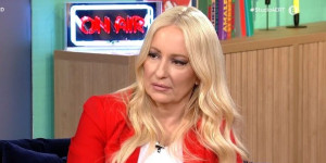 Συγκλονίζει η Αφροδίτη Γραμμέλη: «Πλήγωσα τον εαυτό μου - Ένα κομμάτι μου έχει πεθάνει» Συγκλονίζει η Αφροδίτη Γραμμέλη: «Πλήγωσα τον εαυτό μου - Ένα κομμάτι μου έχει πεθάνει»