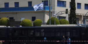 Διαμαρτυρία Ρουβίκωνα στην πρεσβεία του Ισραήλ με τρικάκια και πανό Διαμαρτυρία Ρουβίκωνα στην πρεσβεία του Ισραήλ με τρικάκια και πανό