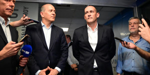 «Λευκός καπνός» από τη συνάντηση Βρούτση με Αγγελόπουλους: Συνεχίζονται οι τελικοί του μπάσκετ «Λευκός καπνός» από τη συνάντηση Βρούτση με Αγγελόπουλους: Συνεχίζονται οι τελικοί του μπάσκετ