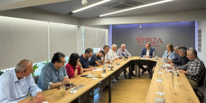 Συνάντηση Φάμελλου με ΑΔΕΔΥ: «Ο Μητσοτάκης θέλει ένα κομματικό πελατειακό Δημόσιο» Συνάντηση Φάμελλου με ΑΔΕΔΥ: «Ο Μητσοτάκης θέλει ένα κομματικό πελατειακό Δημόσιο»