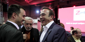Γέλια, χαρές και αγκαλιές για την κούπα του Θρύλου Γέλια, χαρές και αγκαλιές για την κούπα του Θρύλου