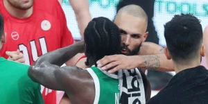 Φουρνιέ και Ναν έβαλαν τέλος στη κόντρα τους με μια αγκαλιά Φουρνιέ και Ναν έβαλαν τέλος στη κόντρα τους με μια αγκαλιά
