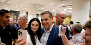 Διάσκεψη Τσίπρα: Οι παρουσίες, οι απουσίες και το «καρφί» για το συνέδριο Διάσκεψη Τσίπρα: Οι παρουσίες, οι απουσίες και το «καρφί» για το συνέδριο