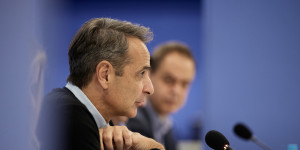 Κυβέρνηση: Φόβοι για ντόμινο από την πολεμική ανάφλεξη - Ασκήσεις ισορροπίας και μηνύματα από Μητσοτάκη Κυβέρνηση: Φόβοι για ντόμινο από την πολεμική ανάφλεξη - Ασκήσεις ισορροπίας και μηνύματα από Μητσοτάκη