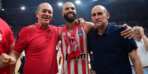 Αγγελόπουλοι: «Τρομακτική η απαξίωση σε Μπαρτζώκα, αφιερώνουμε στον κόσμο τον τίτλο» Αγγελόπουλοι: «Τρομακτική η απαξίωση σε Μπαρτζώκα, αφιερώνουμε στον κόσμο τον τίτλο»