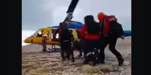 Συγκλονιστικό βίντεο από την ανάσυρση της Γερμανίδας που σκοτώθηκε στον Όλυμπο Συγκλονιστικό βίντεο από την ανάσυρση της Γερμανίδας που σκοτώθηκε στον Όλυμπο