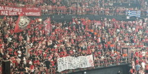 Το... «ευχαριστώ» των φίλων του Ολυμπιακού στον Γιαννακόπουλο για την κατάκτηση του πρωταθλήματος Το... «ευχαριστώ» των φίλων του Ολυμπιακού στον Γιαννακόπουλο για την κατάκτηση του πρωταθλήματος