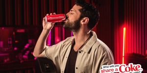 Share a Coke: Η καμπάνια της Coca-Cola επιστρέφει και δίνει το όνομα σου στο φετινό καλοκαίρι Share a Coke: Η καμπάνια της Coca-Cola επιστρέφει και δίνει το όνομα σου στο φετινό καλοκαίρι