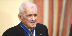 Η Ακαδημία Αθηνών εξέλεξε τον ποιητή Τίτο Πατρίκιο ως επίτιμο μέλος της Η Ακαδημία Αθηνών εξέλεξε τον ποιητή Τίτο Πατρίκιο ως επίτιμο μέλος της