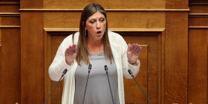 Νέα ένταση στην Ολομέλεια για την ομιλία Καραμανλή: «Ντρέπομαι που σας ακούω» Νέα ένταση στην Ολομέλεια για την ομιλία Καραμανλή: «Ντρέπομαι που σας ακούω»