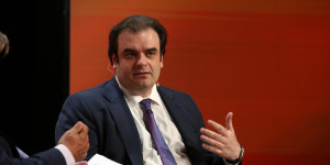 Ο Κυριάκος Πιερρακάκης παρουσίασε το σχέδιο προσέλκυσης εύπορων αλλοδαπών πολιτών Ο Κυριάκος Πιερρακάκης παρουσίασε το σχέδιο προσέλκυσης εύπορων αλλοδαπών πολιτών