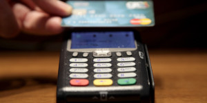 Στο τραπέζι το φόρο-μπόνους για e-πληρωμές σε επαγγελματίες - Τι εξετάζει το υπουργείο Οικονομικών Στο τραπέζι το φόρο-μπόνους για e-πληρωμές σε επαγγελματίες - Τι εξετάζει το υπουργείο Οικονομικών