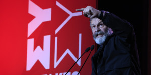 Ο Γκλέτσος (που ήθελε να γίνει πρόεδρος) είναι «μάγκας» και βρίζει Ο Γκλέτσος (που ήθελε να γίνει πρόεδρος) είναι «μάγκας» και βρίζει