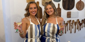 Απόβαση δημοφιλών Βρετανίδων influencer στην Σαντορίνη - «Κατέλαβαν» την καλντέρα με stories & likes Απόβαση δημοφιλών Βρετανίδων influencer στην Σαντορίνη - «Κατέλαβαν» την καλντέρα με stories & likes