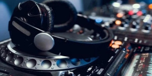 Θεσσαλονίκη: Έλεγχοι σε μαγαζιά για ηχορύπανση - Έγιναν δέκα συλλήψεις Θεσσαλονίκη: Έλεγχοι σε μαγαζιά για ηχορύπανση - Έγιναν δέκα συλλήψεις