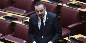 Θυμήθηκαν την Μπατζελή και ήθελαν το «κεφάλι» του Παρασύρη Θυμήθηκαν την Μπατζελή και ήθελαν το «κεφάλι» του Παρασύρη