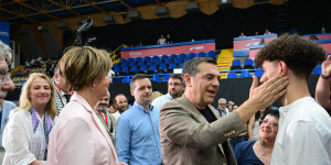 Το προοδευτικό, μουσικό, κάλεσμα από τη νεολαία του ΣΥΡΙΖΑ και δυο συμπτώσεις με τον Τσίπρα Το προοδευτικό, μουσικό, κάλεσμα από τη νεολαία του ΣΥΡΙΖΑ και δυο συμπτώσεις με τον Τσίπρα