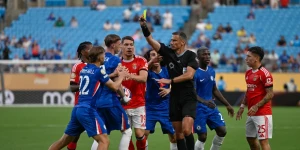 Πέντε ώρες καιρικής… παράτασης: Το χαοτικό Τσέλσι – Μπενφίκα και οι ΗΠΑ ως οικοδεσπότες Πέντε ώρες καιρικής… παράτασης: Το χαοτικό Τσέλσι – Μπενφίκα και οι ΗΠΑ ως οικοδεσπότες