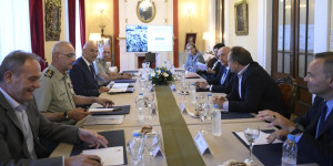 Συνάντηση του Νίκου Δένδια με τη διοίκηση του ΣΕΒ στη Λέσχη Αξιωματικών Συνάντηση του Νίκου Δένδια με τη διοίκηση του ΣΕΒ στη Λέσχη Αξιωματικών