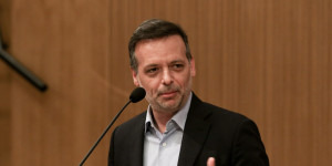 Το δημόσιο «ευχαριστώ» του Δούκα σε καθαρίστρια του Δήμου που βρήκε και επέστρεψε πορτοφόλι Το δημόσιο «ευχαριστώ» του Δούκα σε καθαρίστρια του Δήμου που βρήκε και επέστρεψε πορτοφόλι
