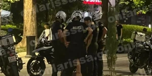 Χαμός στη Λάρισα: Άνδρας κυκλοφορούσε ολόγυμνος στην κεντρική πλατεία Χαμός στη Λάρισα: Άνδρας κυκλοφορούσε ολόγυμνος στην κεντρική πλατεία