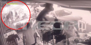 Θεσσαλονίκη: Βίντεο ντοκουμέντο με τον «σαμουράι» σε ταβέρνα - «Πήγε να με καρφώσει στην κοιλιά» Θεσσαλονίκη: Βίντεο ντοκουμέντο με τον «σαμουράι» σε ταβέρνα - «Πήγε να με καρφώσει στην κοιλιά»